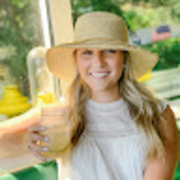 Meet your Posher, Sarah - Picture 1 of 1